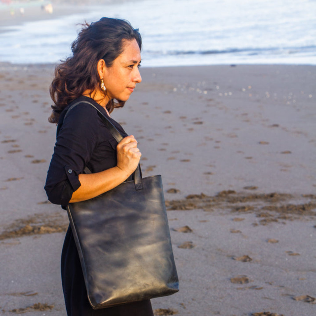 Twin Engine Coffee Leather Tote in Black