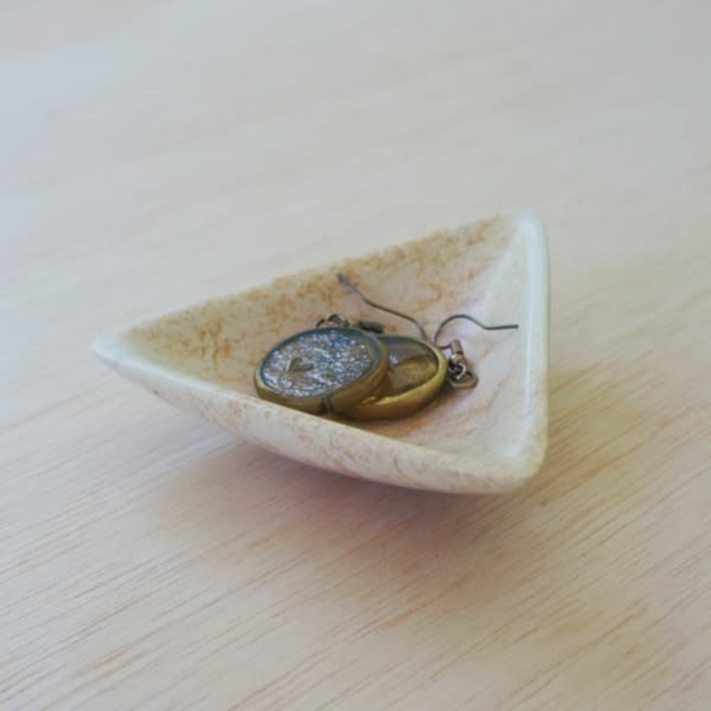 Venture Imports Kisii Natural Tiny Triangle Dish