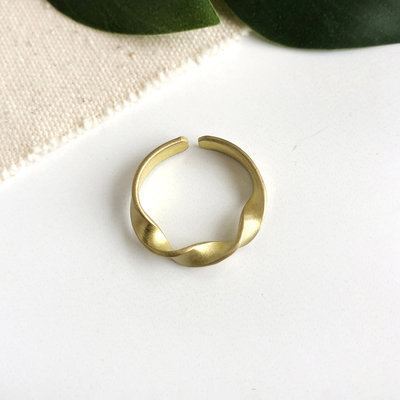 World Finds Triple Twist Gold Ring size 7